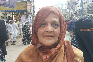 নির্বিঘ্নে ভোট দিতে পেরে খুশি ৭২ বছর বয়সী আকলিমা বেগম
