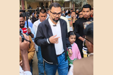 ভোট দিলেন ঢাকা-১৬ আসনের বিএনপি প্রার্থী আমিনুল হক