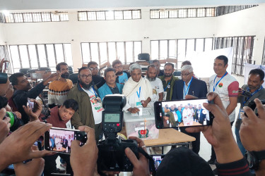 ভোট দিয়েছেন যশোর-৩ আসনের বিএনপি প্রার্থী অমিত