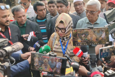 ভোট দিয়ে যা বললেন মির্জা আব্বাসের স্ত্রী আফরোজা আব্বাস