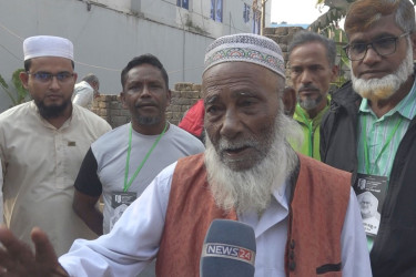 গতবার বের করে দেওয়া হয়েছিল, এবার পরিবেশ ভালো: শতবর্ষী ভোটার আবুল