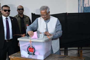 ভোট দিলেন প্রধান উপদেষ্টা