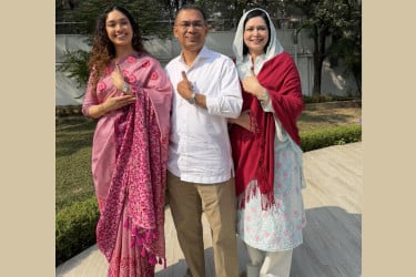 ভোট দিলেন জুবাইদা রহমান ও জাইমা রহমান