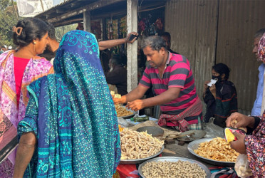 রাজবাড়ীতে উৎসবমুখর পরিবেশে চলছে ভোটগ্রহণ