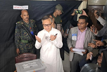 সিলেট-১: ভোট দিয়ে মোনাজাতের মাধ্যমে মুক্তাদিরের কৃতজ্ঞতা