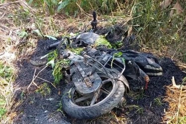 রাজৈরে ভোটকেন্দ্রের পাশে মোটরসাইকেলে আগুন