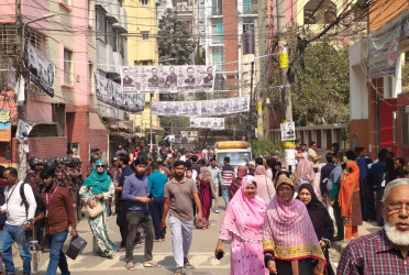 রাজধানীতে ভোটারদের ভিড় বাড়ছে, ভোটকেন্দ্রে উৎসবমুখর পরিবেশ