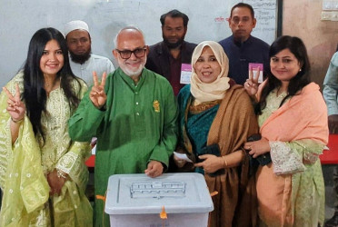খুলনা-২ আসন : ভোট দিলেন বিএনপির প্রার্থী মঞ্জু