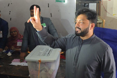 ভাইকে সঙ্গে নিয়ে ভোট দিলেন ইশরাক