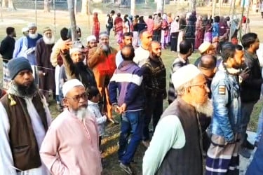 পটুয়াখালীতে উৎসবমুখর পরিবেশে চলছে ভোটগ্রহণ