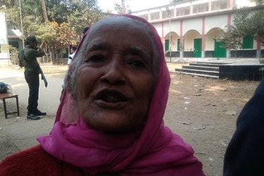 ভোট দিতে পেরে খুশি ৮০ বছরের রমচান, ৭৫ বছর বয়সী সফুজা