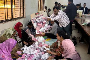 চলছে ভোট গণনা