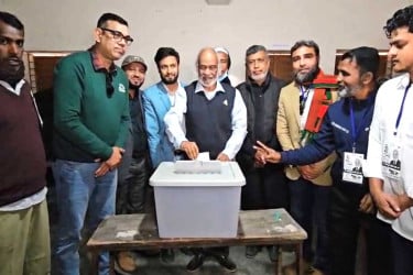 নরসিংদীতে উৎসবমুখর পরিবেশে ভোটগ্রহণ সম্পন্ন, চলছে গণনা