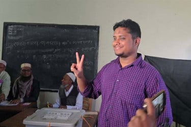 বেসরকারিভাবে হাসনাত আব্দুল্লাহকে বিজয়ী ঘোষণা