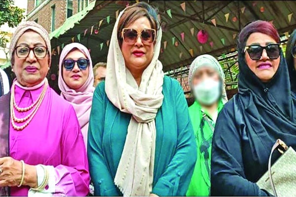 শোবিজ তারকাদের ভোট উৎসব