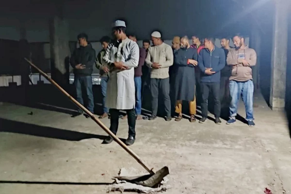 রংপুরে ‘লাঙলের জানাজা’র ছবি ভাইরাল