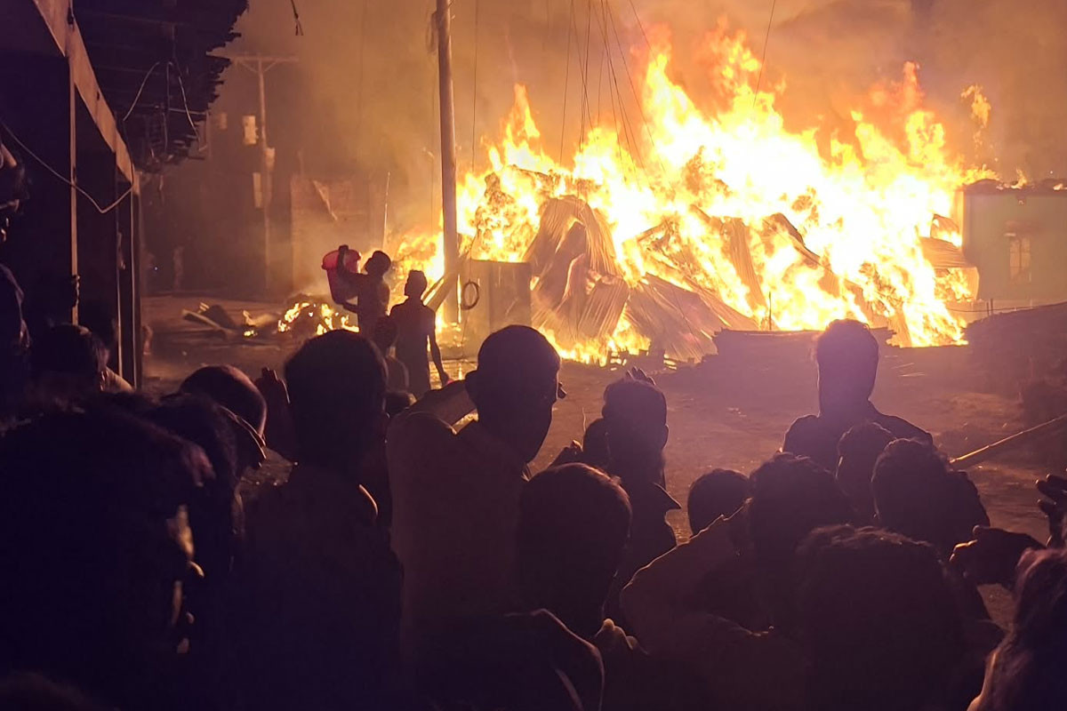 গাজীপুরে ঝুট গুদামে ভয়াবহ আগুন