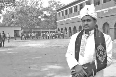 বিয়ের সাজে ভোট কেন্দ্রে