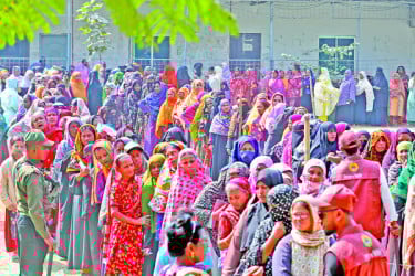 নারীর উপস্থিতি ছিল চোখে পড়ার মতো