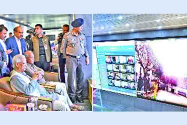 ভোটদানের চিত্র পর্যবেক্ষণ করছেন প্রধান উপদেষ্টা