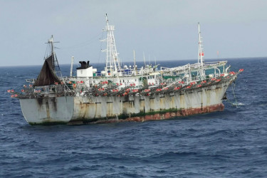 বেইজিংয়ের সঙ্গে উত্তেজনার মধ্যেই চীনা নৌযান জব্দ করলো জাপান
