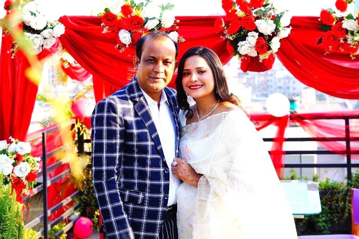 ভালোবাসা দিবসে বিয়ে করলেন নাট্য পরিচালক দীপু হাজরা