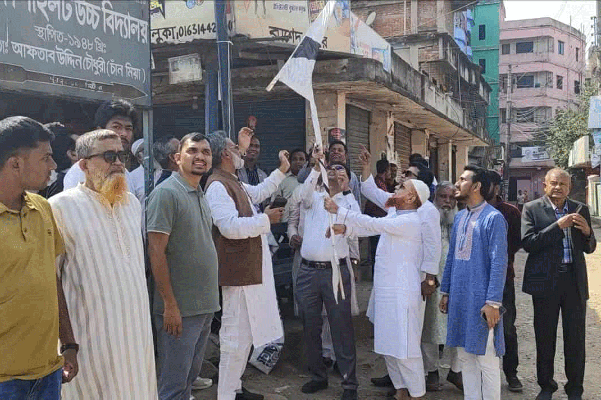 ভালুকায় ব্যানার-পোস্টার অপসারণ করলেন বিএনপির নেতাকর্মীরা