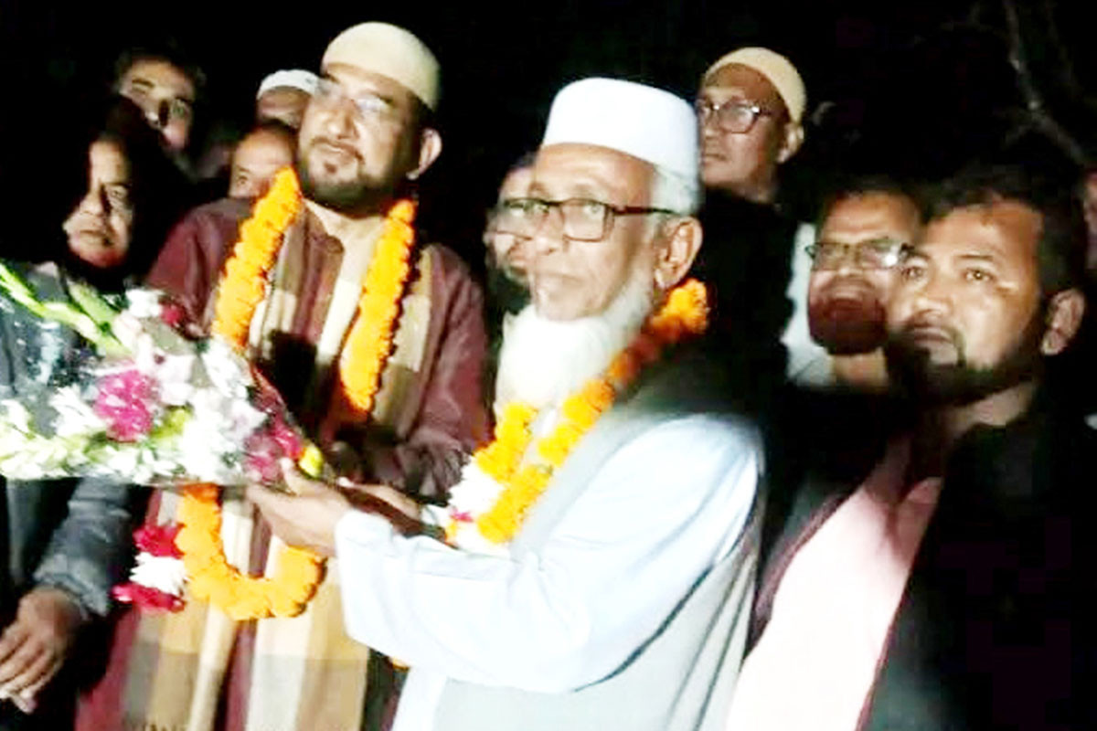 পরাজিতের বাসায় গেলেন বিজয়ী প্রার্থী, করালেন মিষ্টিমুখ