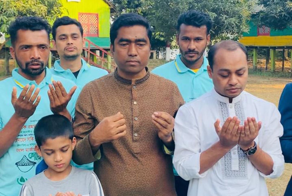 খালেদা জিয়ার আত্মার মাগফিরাত কামনায় ব্রাহ্মণবাড়িয়ায় দোয়া