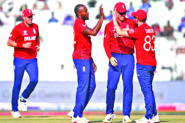 সহজ ম্যাচ কঠিন করে জিতল ইংল্যান্ড