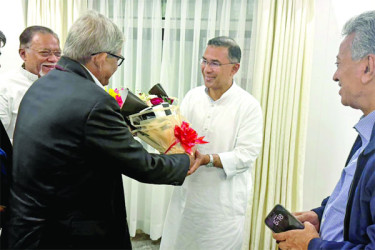 যে ভালোবাসা দেখিয়েছেন তার জন্য কৃতজ্ঞ