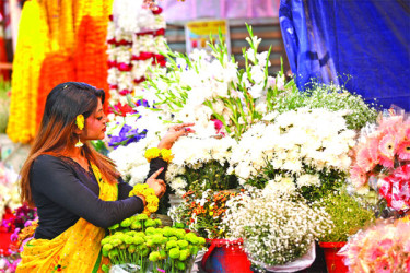 বাসন্তী ভালোবাসার দিন আজ