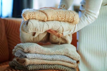 শীতের শেষে গরম কাপড় গুছিয়ে রাখবেন যেভাবে