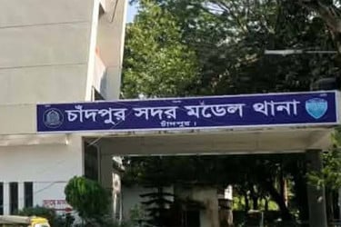 বিশৃঙ্খলা করায় ৫ কর্মীকে পুলিশে দিলেন নবনির্বাচিত এমপি