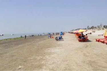 বিশ্ব ভালোবাসা দিবসেও পর্যটক শূন্য কুয়াকাটা সৈকত