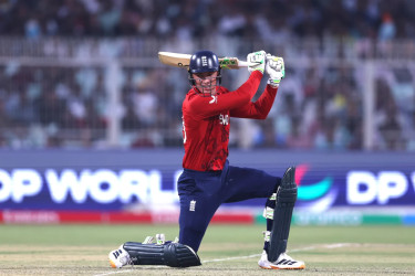 ব্যান্টনের ব্যাটে ইংল্যান্ডের স্বস্তির জয়