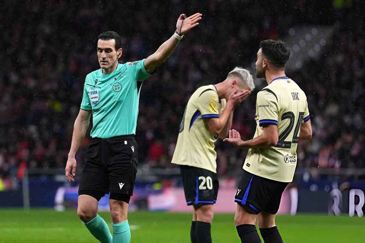 রেফারির বিরুদ্ধে কড়া অবস্থান নিল ক্ষুদ্ধ বার্সা