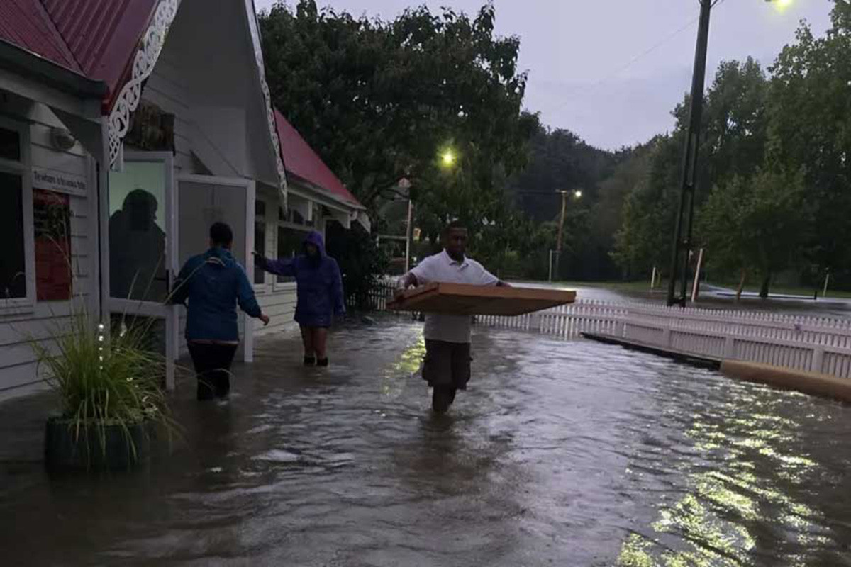 নিউজিল্যান্ডে একজনের মৃত্যুর পর আরও ভারি বৃষ্টি, ঝড়ের পূর্বাভাস