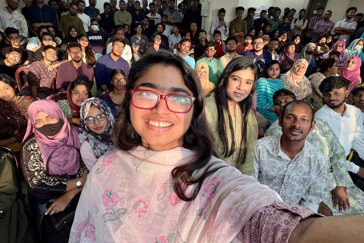 'কোথাও যাচ্ছি না, আমার শেকড় এই মাটিতেই'