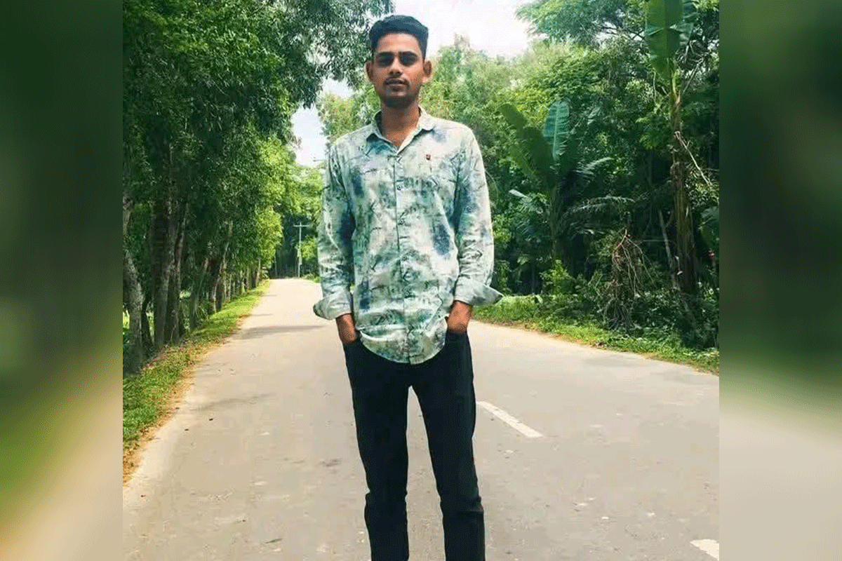 মা-বাবাকে খুন করতে দা কেনেন শুভ, ছেলেকে হত্যা করে ৯৯৯-এ কল বাবার