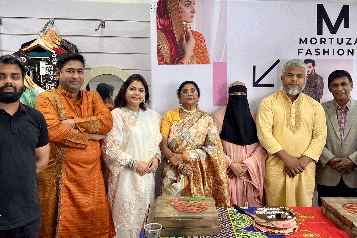 সিডনির ম্যাককোয়ারি ফিল্ডসে মর্তুজা ফ্যাশন্সের প্রথম বর্ষপূর্তি উদযাপন