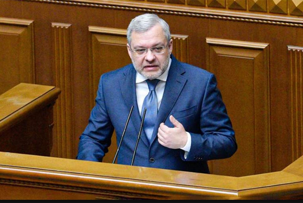 দেশ ছাড়ার সময় ইউক্রেনের সাবেক জ্বালানিমন্ত্রী গ্রেফতার