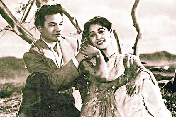 উত্তম কুমারের গলায় শ্মশানের মালা