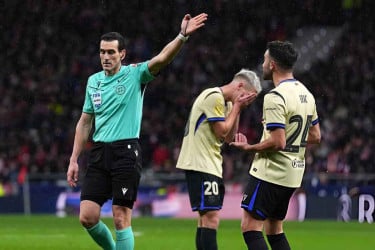 রেফারির বিরুদ্ধে কড়া অবস্থান নিল ক্ষুদ্ধ বার্সা