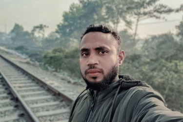সেলফি তুলে পোস্ট দেওয়ার পরেই ট্রেনে কাটা পড়ে যুবকের মৃত্যু