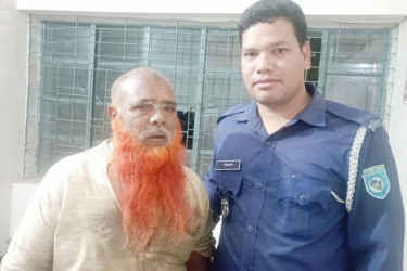 টর্চের আলোয় রক্ষা পেল প্রাণ, অটোরিকশা ছিনতাইকারী গ্রেফতার