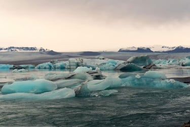বিশ্বের ৩ হাজারের বেশি হিমবাহ বিপজ্জনক গতিতে এগোচ্ছে
