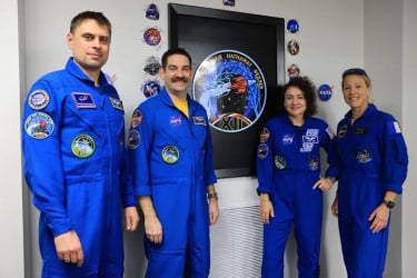 নতুন চার মহাকাশচারী পৌঁছালেন মহাকাশ স্টেশনে