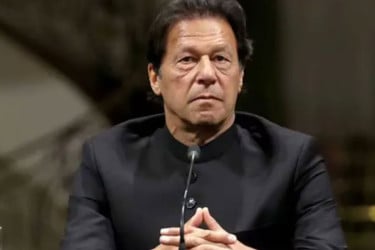 জেলেই চোখ পরীক্ষা, মানতে নারাজ ইমরান খানের দল