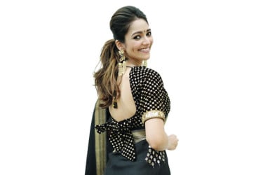 বাংলাদেশকে নিয়ে মুগ্ধ সুস্মিতা